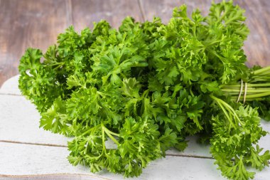 Demet taze maydanoz.