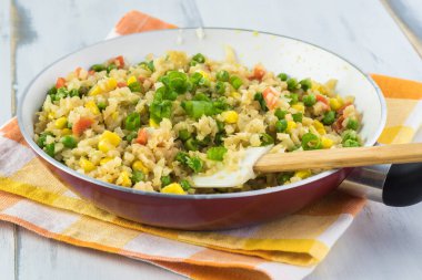 Karnabahar kızarmış pilav.