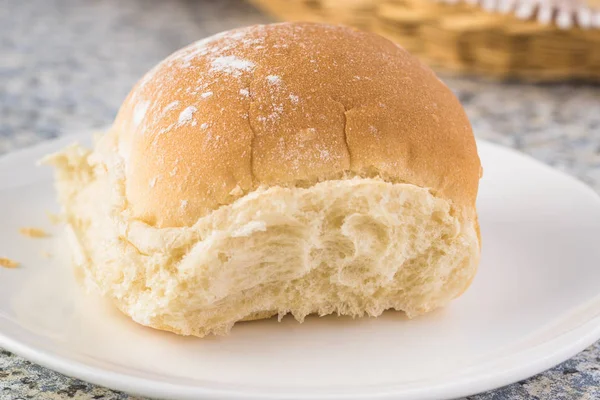 Frisch gebackene Kartoffelbrötchen. — Stockfoto