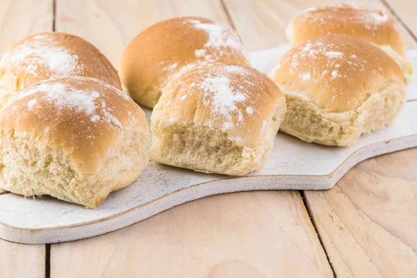 Frisch gebackene Kartoffelbrötchen. — Stockfoto