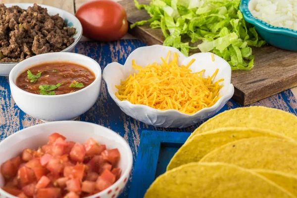 Close Table Bowl Cheddar Cheese Cut Tomatoes Fried Ground Beef — Stock Photo, Image