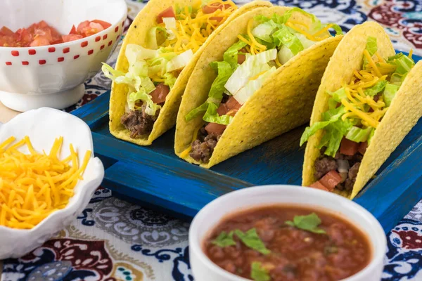 Menutup Taco Dengan Daging Sapi Dan Sayuran Stok Gambar