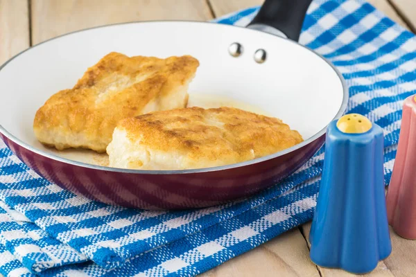 Close Frigideira Com Filetes Fritos Bacalhau — Fotografia de Stock