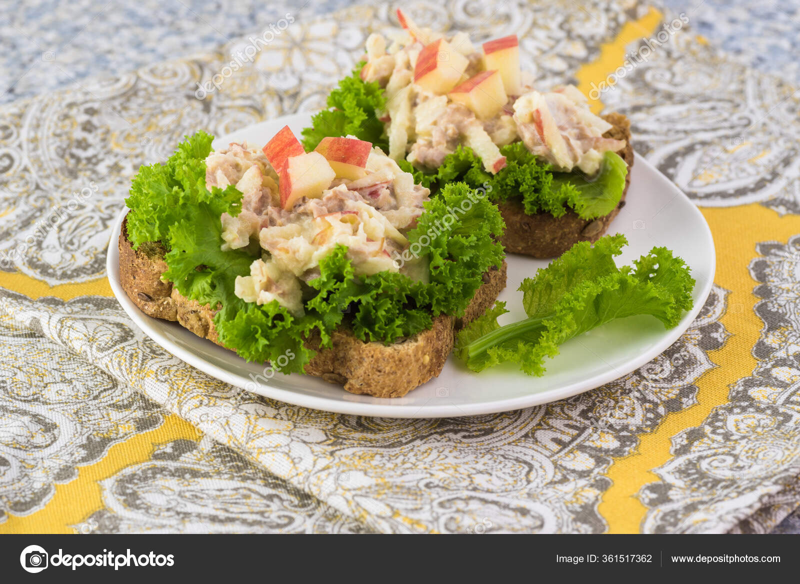 Çubuklu Ton Balıklı Sandviç Dilimlenmiş Elma Mayonez Stok