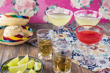 Fiesta masasını çeşitli margarita kokteylleriyle kapatın..