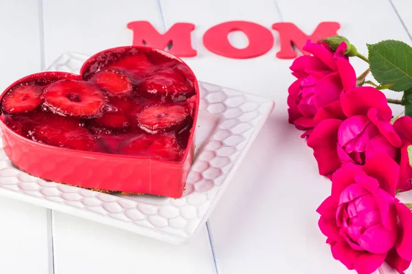 Heart Shaped Homemade Strawberry Pretzel Salad Mothers Day Greeting Card — Stock Photo, Image