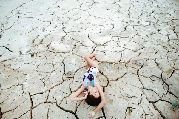 Uma Menina Bodys Perto Água Praia — Fotografia de Stock
