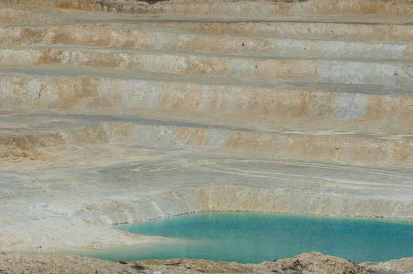 Türkisfarbenes Wasser Und Weißes Ufer Kaolin Steinbruch — Stockfoto