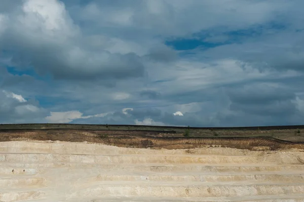 Banyak Tambang Tingkat Dari Tanah Liat Kaolin — Stok Foto