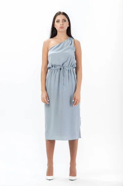 Brunette Posant Vêtements Pour Catalogue Sur Fond Blanc — Photo