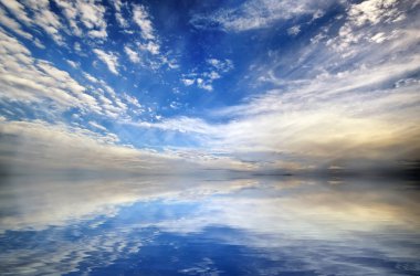 Güzel deniz manzarası panorama arka plan. Deniz ve bulut gökyüzü manzara