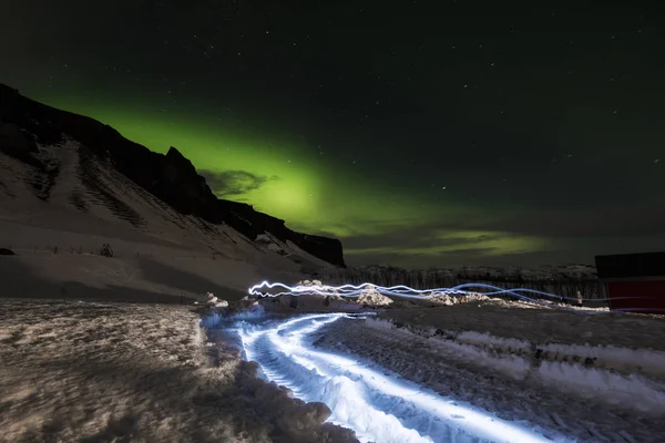 Aurora Borealis inn med lyseffekter om vinteren – stockfoto