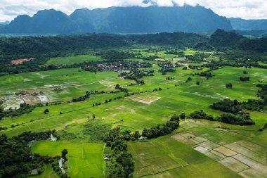 Yüksek açılı görünüş kırsal Vang Vieng Laos çevre düzenlemesi
