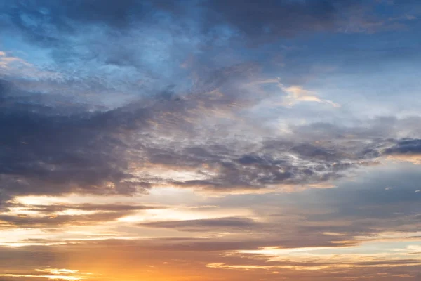 夕焼け空、夕日のきれいな夏空 — ストック写真