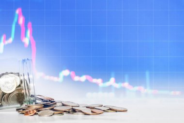 Grafik arka planı düşme ile cam kavanoz gelen paralar döktüm. para, iflas ve başarısızlık borsa yatırım kavramı kaybetmek