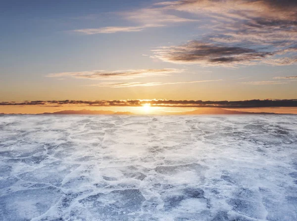 Winterlandschap Bevroren Meer Sunrise — Stockfoto