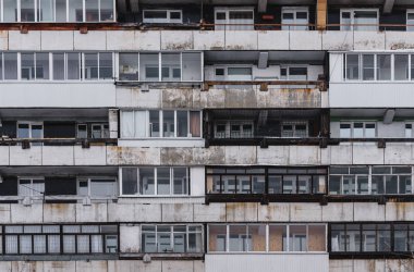 Irkutsk, Rusya Federasyonu penceresinde bina eski cephe