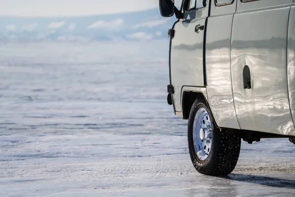 Car Winter Tire Parked Ice Frozen Lake Baikal — Stock Photo, Image
