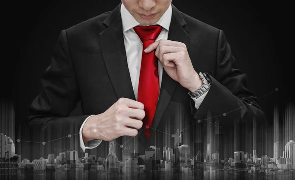 赤いネクタイを結び 建築技術を持つグラフ図を調達の実業家 ビジネスの成長と投資 — ストック写真
