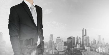 Çift pozlama, işadamı ve şehir gökdelen görünümü arka plan