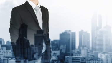 Çift pozlama, işadamı ve şehir arka plan