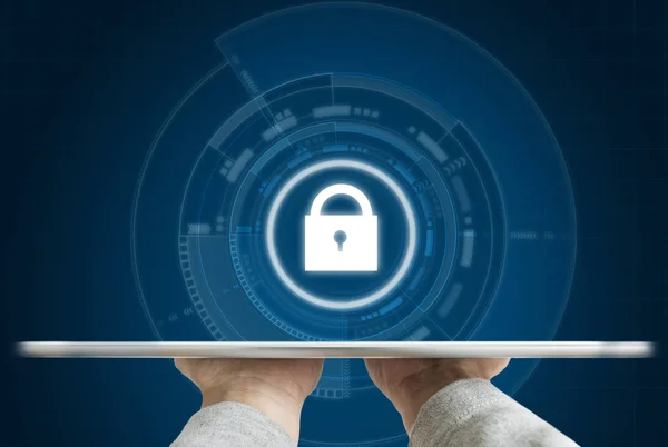 Cyber Internet Trygghetssystem Handen Håller Digital Tablett Och Säkerhet Teknik — Stockfoto
