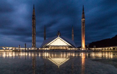 Faysal Camii zaman ışık ile akşam, Islamabad, Pakistan