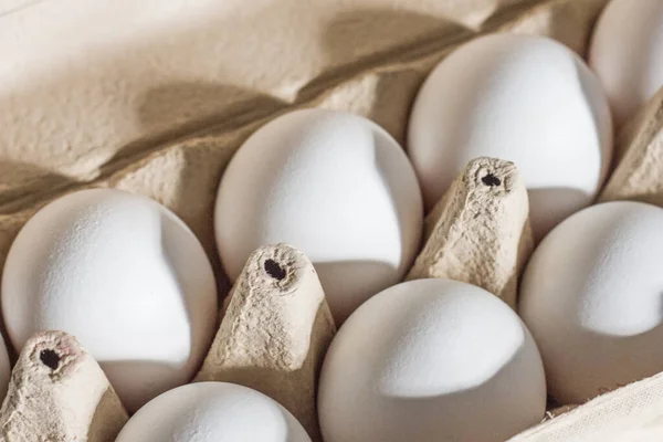 Tepside beyaz yumurtalar