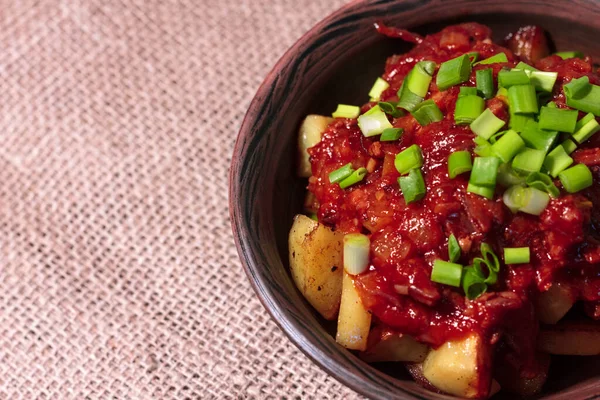 Soslu patates tabağı.