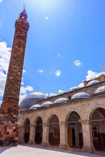 Mecmu'ul Hasan Harakani mezar ve Evliya Camii - Kars, Türkiye — Stok fotoğraf