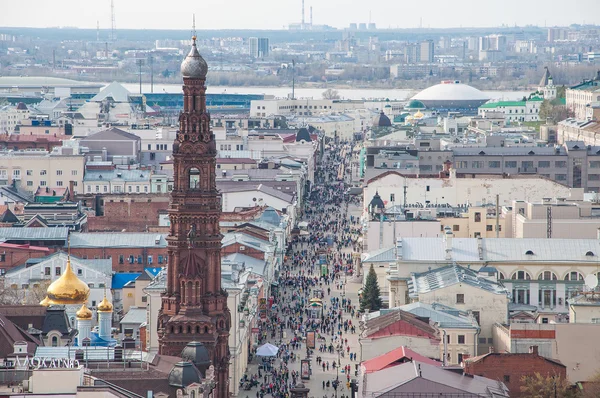 Görünüm Bauman street ve çan kulesi Epiphany Katedrali, Kazan, Rusya Federasyonu