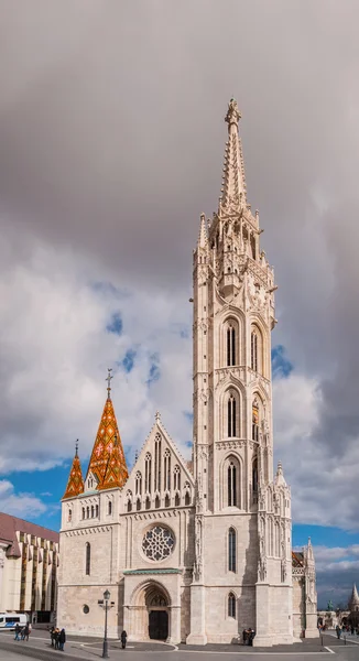 マーチャーシュ教会は、ハンガリーのブダペストにあるローマ カトリック教会です。 — ストック写真
