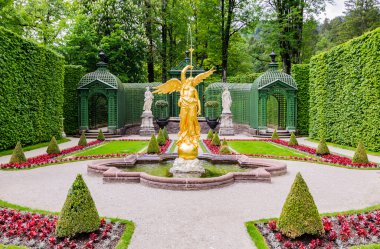 Linderhof park Palace, Bavyera altın melek heykeli