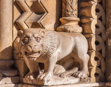 Heykel Jak kilise cephesinde Budapeşte'işleyen bir Katolik Şapel.