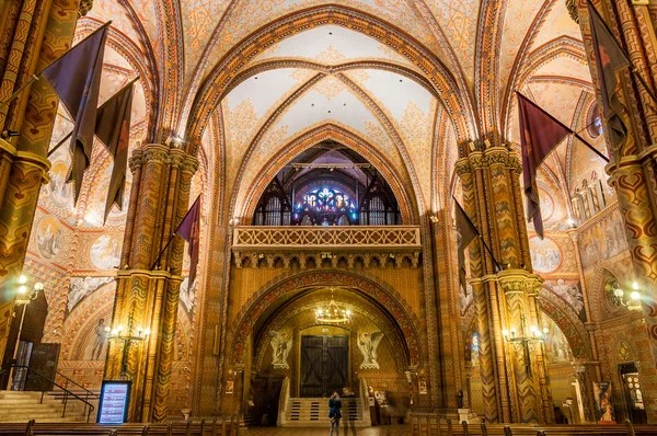 Interior de la Iglesia Matthias es una iglesia católica situada en Budapest — Foto de Stock