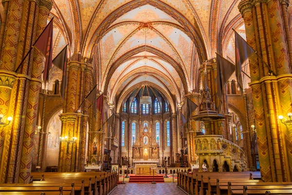 Innenraum der Matthäuskirche ist eine römisch-katholische Kirche in Budapest — Stockfoto