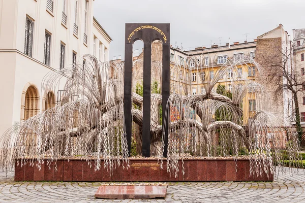 Monumento da Árvore da Vida às vítimas do Holocausto foi inaugurado em 1990 em Budapeste, Hungria — Fotografia de Stock