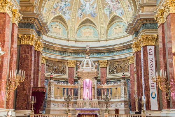 ローマ カトリック教会聖シュテファン大聖堂の内部。ブダペスト — ストック写真