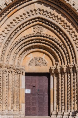 Jak kilise Portal Budapeşte'işleyen bir Katolik Şapel görülmektedir