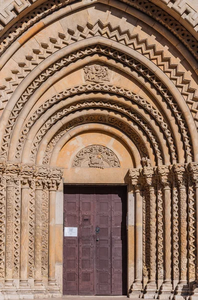 Zobacz Portal Kościoła Jak jest funkcjonujący katolicka kaplica w Budapeszcie — Zdjęcie stockowe