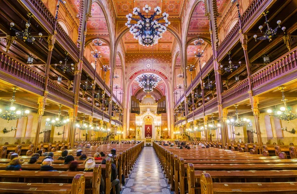 Interior de la Gran Sinagoga o Sinagoga Tabakgasse en Budapest, Hungría — Foto de Stock