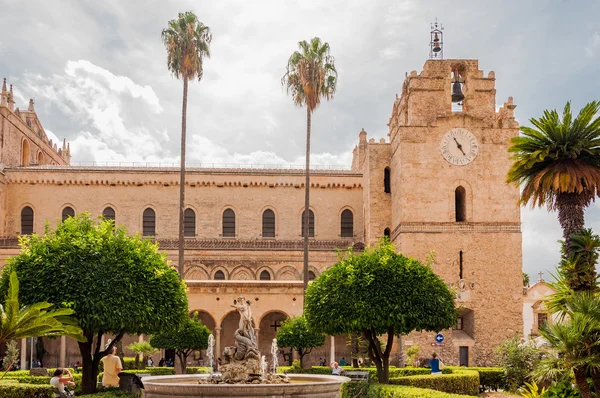 Vista da principal catedral de Monreale perto de Palermo, Sicília — Fotografia de Stock