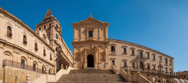 Вид на церковь Святого Франциска Непорочного в Ното, Сицилия — стоковое фото