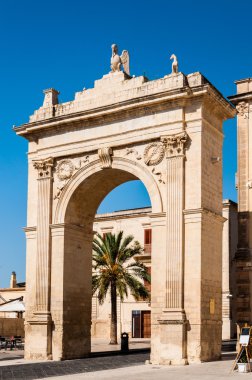 Royal Gate veya kemer Porta Reale Noto, Sicilya, İtalya