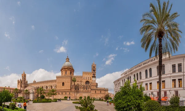 Catedral de Palermo é a igreja catedral da Igreja Católica Romana, localizada em Palermo, Sicília, Itália . — Fotografia de Stock