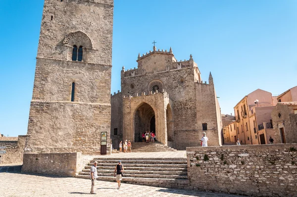 Vista da Catedral principal de Erice, província de Trapani. Sicília, Itália — Fotografia de Stock