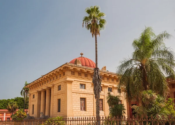 The main entrance to the Botanical Garden in Palermo, Sicily, Italy. — Stockfoto