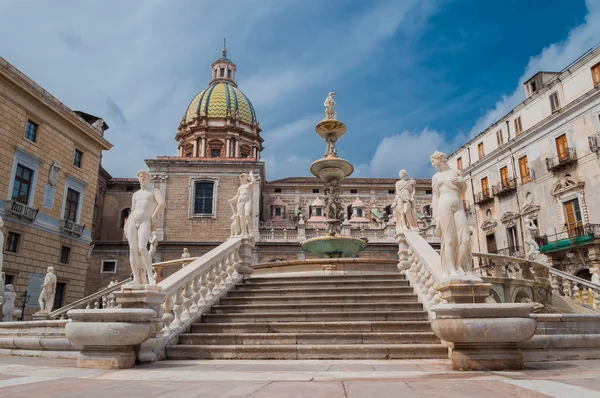 Piazza Pretoria est l'une des places centrales de Palerme, Italie — Photo