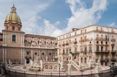 Palermo, İtalya'nın merkez kareler, Piazza Pretoria biridir