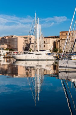 Tekneler ve yatlar La Cala Bay, Palermo, Sicilya, İtalya için eski liman Park.